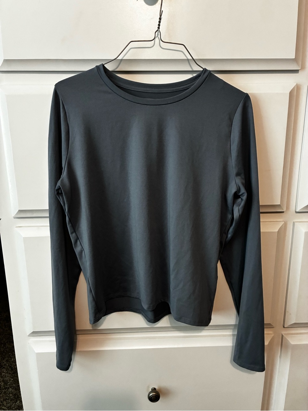 Hollister Women’s Long Sleeve Crewneck Top in Charcoal Gray